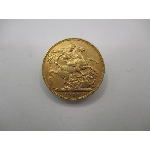 184 - An Edward VII gold sovereign dated 1910, a circulated coin with good definition of features