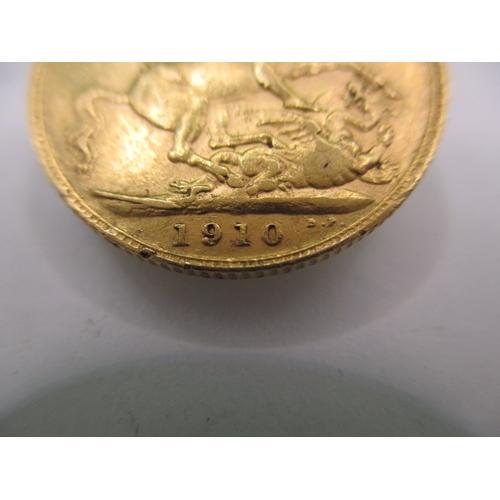 184 - An Edward VII gold sovereign dated 1910, a circulated coin with good definition of features