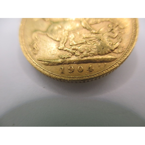 185 - An Edward VII gold sovereign dated 1904, a circulated coin with good definition of features