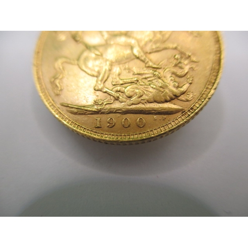 186 - A Victorian gold sovereign dated 1900, a circulated coin with good definition of features