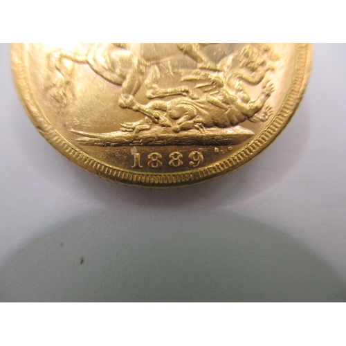 189 - A Victorian gold sovereign dated 1889, a circulated coin with good definition of features