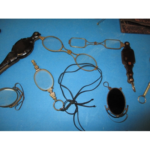 284 - A parcel of antique and later spectacles and lorgnettes, to include one silver case (61g) all in use... 