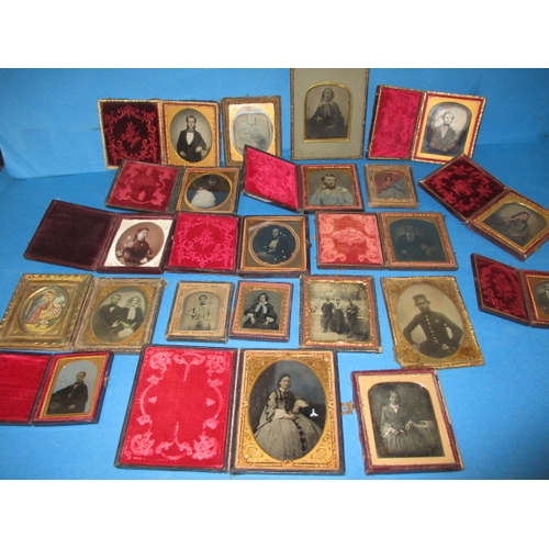 286 - A parcel of antique portrait daguerreotypes and other framed pictures, all in used condition