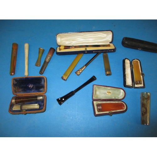 166 - A quantity of vintage cigarette holders, most with gold or silver mounts, all in used condition