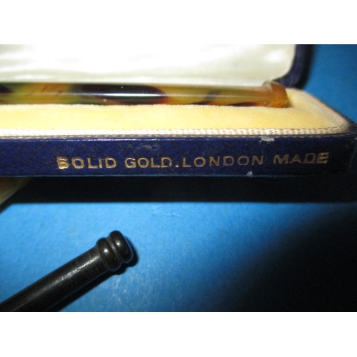 166 - A quantity of vintage cigarette holders, most with gold or silver mounts, all in used condition