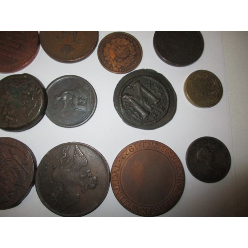 256 - A parcel of antique and later world coins, tokens and medallions, to include silver hammered example... 