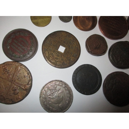 256 - A parcel of antique and later world coins, tokens and medallions, to include silver hammered example... 