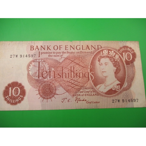 257 - A parcel of vintage bank notes, to include an L K O’brien  £5 in UNC with a tiny fold to top right c... 