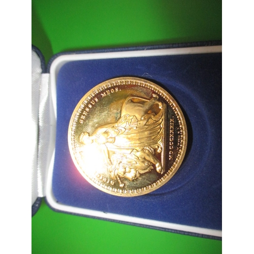 192 - A 9ct gold Una & the Lion copy coin, hallmarked to edge and stated as a copy, approx. weight 31.7g i... 