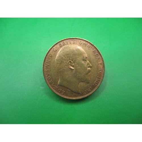 198 - An Edward VII gold sovereign dated 1908, a circulated coin with fine definition of features