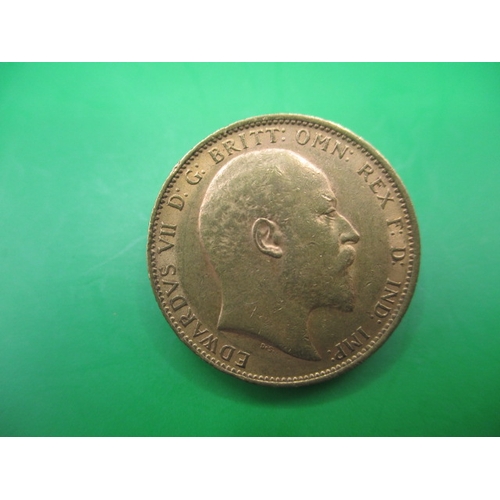 200 - An Edward VII gold sovereign dated 1904, a circulated coin with fine definition of features