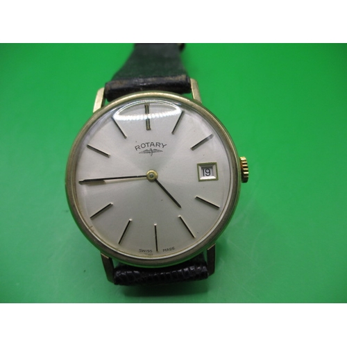 99 - A vintage gents 9ct gold Rotary wrist watch with date window, having general use-related marks and n... 