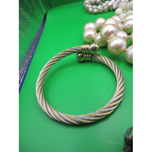 135 - A parcel of costume jewellery necklaces and a sprung metal bangle, all in useable pre-owned conditio... 