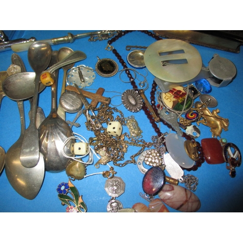 323 - A large quantity of interesting collectables, to include costume jewellery and some silver items, al... 