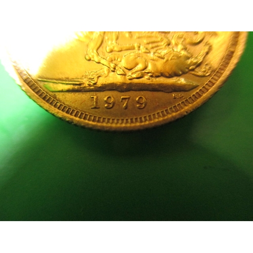 212 - A Queen Elizabeth II gold sovereign dated 1979, a very fine grade coin with light use related marks