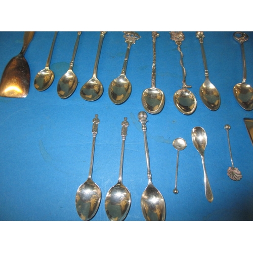 157 - A parcel of antique and later sterling silver items, approx. 1100g of silver, to include cruets and ... 