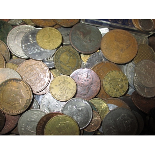 265 - A quantity of vintage world coins, approx. 11kg in total, all in circulated condition