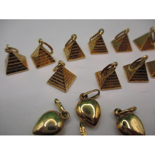 64 - A parcel of 9ct gold charms, pyramid and heart shaped, approx. parcel weight 19.7, all in unused con... 