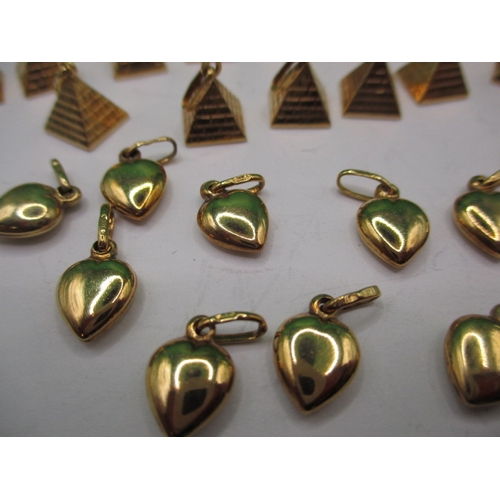 64 - A parcel of 9ct gold charms, pyramid and heart shaped, approx. parcel weight 19.7, all in unused con... 