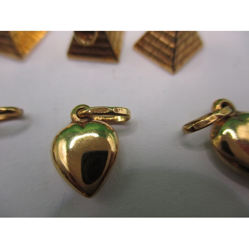 64 - A parcel of 9ct gold charms, pyramid and heart shaped, approx. parcel weight 19.7, all in unused con... 