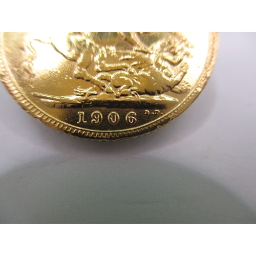 233 - An Edward VII gold sovereign dated 1906, a circulated coin with fine definition of features