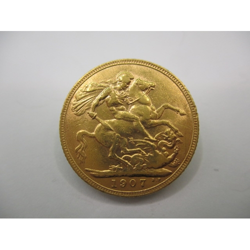 234 - An Edward VII gold sovereign dated 1907, a circulated coin with very fine definition of features