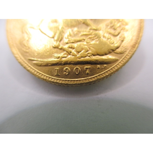 234 - An Edward VII gold sovereign dated 1907, a circulated coin with very fine definition of features