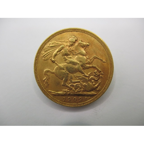 236 - An Edward VII gold sovereign dated 1909, a circulated coin with very fine definition of features