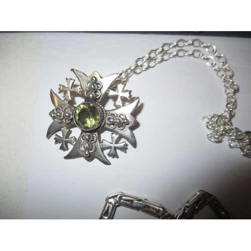 138 - A parcel of silver and white metal costume jewellery, all in good pre-owned condition