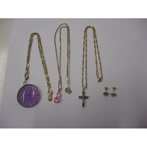 77 - A parcel of 9ct gold necklace chains, with various pendants, approx. gold weight 10.1g