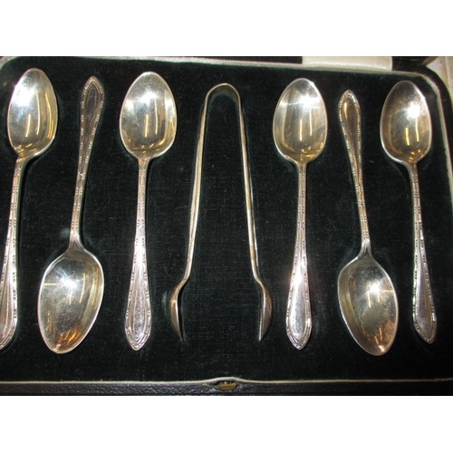 161 - A boxed set of silver tea spoons and a boxed set of silver handled butter knives, in good useable pr... 