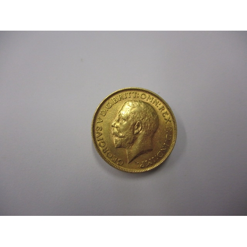 237 - A George V gold sovereign dated 1913, a circulated coin with fine definition of features