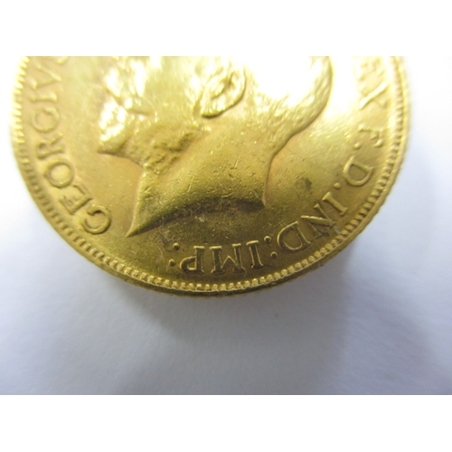 237 - A George V gold sovereign dated 1913, a circulated coin with fine definition of features