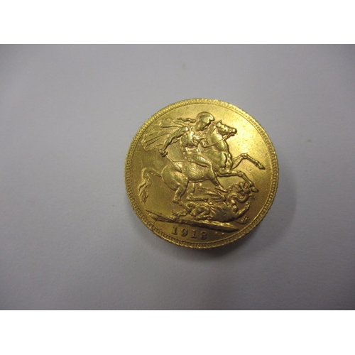 237 - A George V gold sovereign dated 1913, a circulated coin with fine definition of features