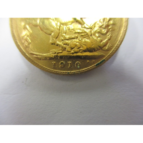 240 - An Edward VII gold sovereign dated 1910, a circulated coin with good definition of features