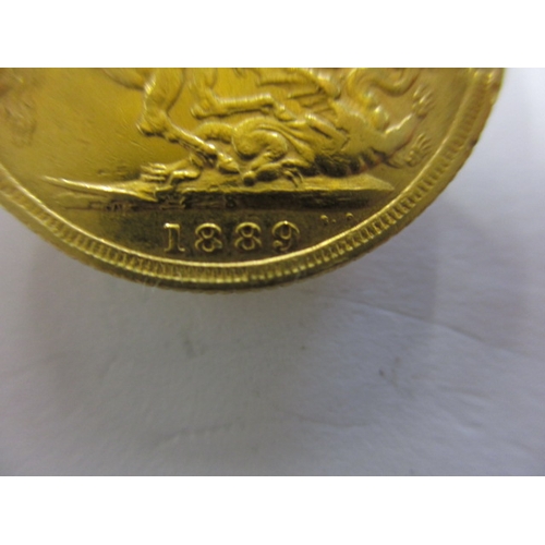 243 - A Victorian gold sovereign dated 1889, a circulated coin with fine definition of features