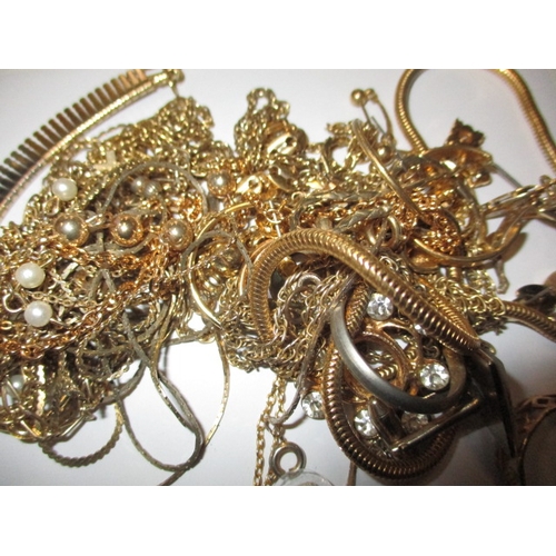 141 - A parcel of vintage costume jewellery, to include silver items, all in used condition