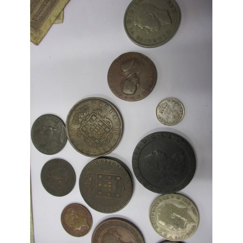 266 - A parcel of vintage coins, tokens, medallions and bank notes, all in circulated condition with come ... 