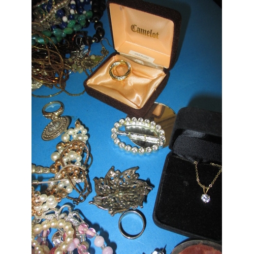 143 - A large quantity of costume jewellery, all in used condition