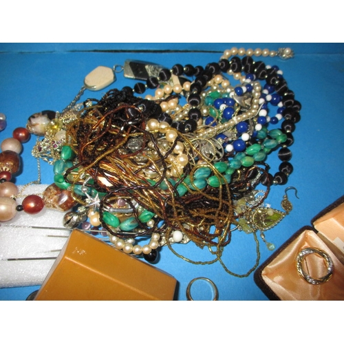 143 - A large quantity of costume jewellery, all in used condition