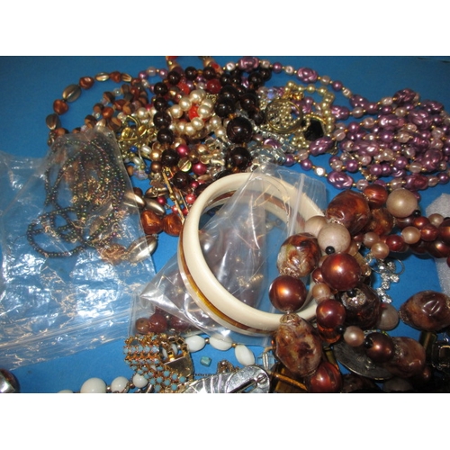 143 - A large quantity of costume jewellery, all in used condition