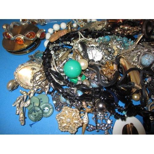 143 - A large quantity of costume jewellery, all in used condition