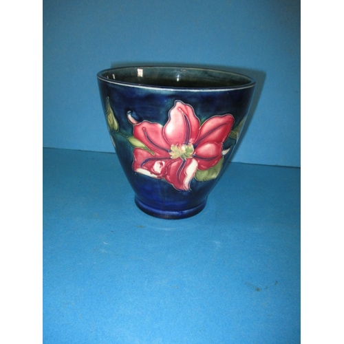 279 - A vintage Moorcroft vase in the anemone design, approx. height 11.5cm in good pre-owned condition wi... 