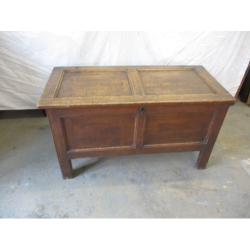 350 - A vintage oak, panel constructed coffer, approx. size 112cm Wide, 63cm High, 52cm Deep, in useable p... 