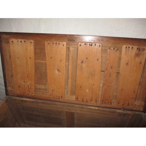 350 - A vintage oak, panel constructed coffer, approx. size 112cm Wide, 63cm High, 52cm Deep, in useable p... 