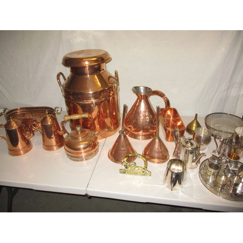 2 - A parcel of vintage metalwares to include copper and brass items, all in used condition