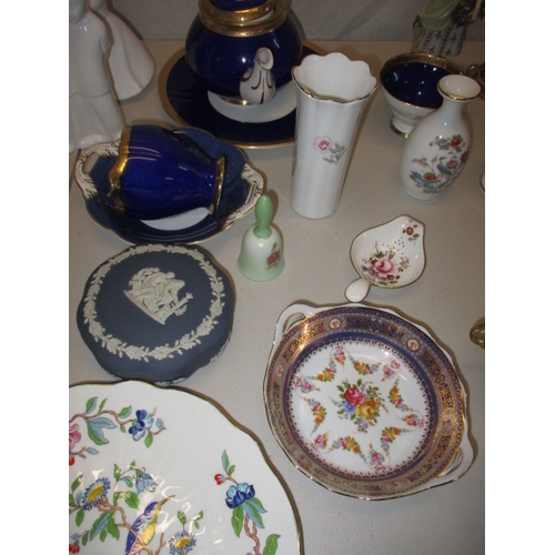 6 - A large quantity of blue and white china, and other ceramics, to include Copeland late spode items, ... 