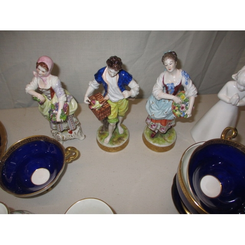 6 - A large quantity of blue and white china, and other ceramics, to include Copeland late spode items, ... 