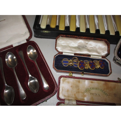 7 - A parcel of interesting miscellanea, to include a Royal Crown Derby bottle opener, powder flasks and... 