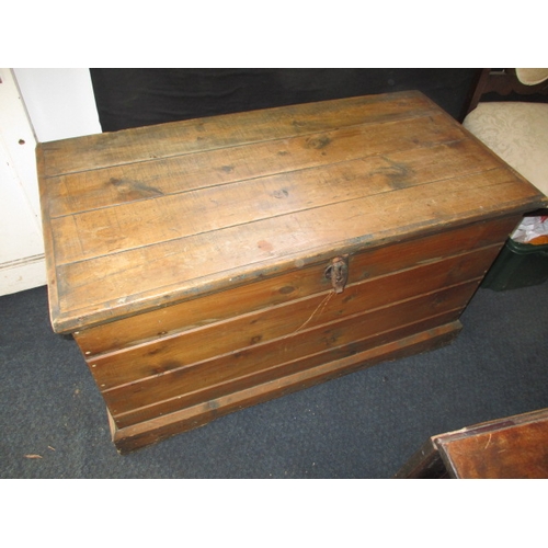 35 - A large vintage storage trunk, mixed wood, side handles broken and with general use-related marks, a... 